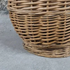 Dame-jeanne dans son panier en osier