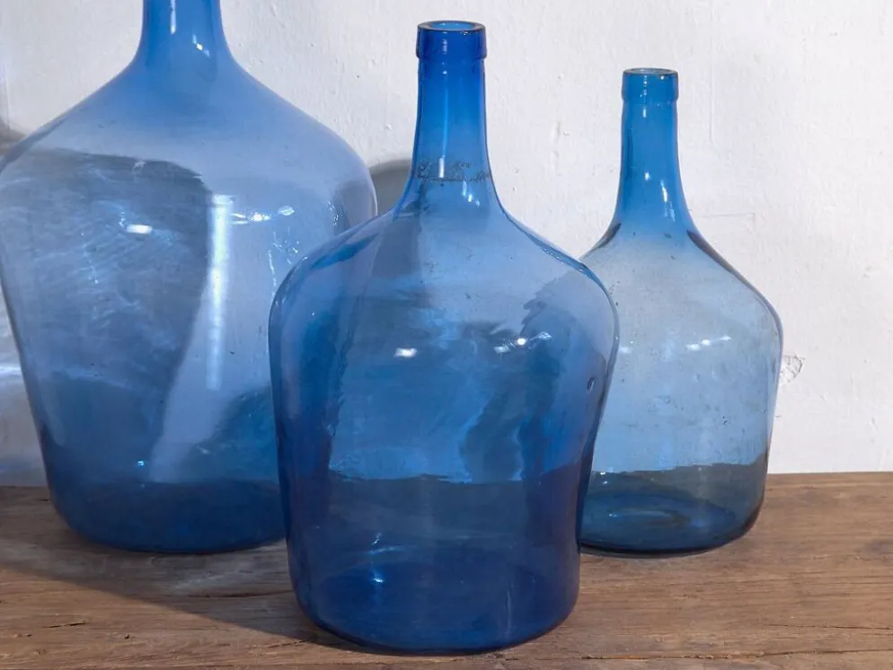 3 dame-Jeanne en verre bleu, vers 1920