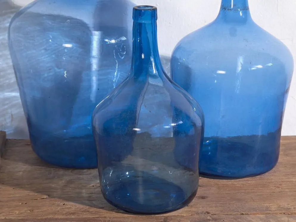 3 dame-Jeanne en verre bleu, vers 1920