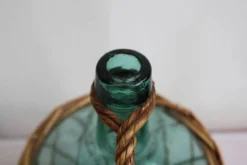 Dame-jeanne en verre et osier