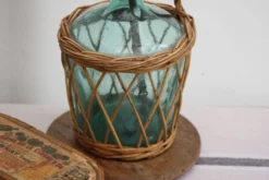 Dame-jeanne en verre et osier