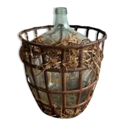 Dame-jeanne en verre vert dans un panier en métal rouillé — ensemble de 4 bouteilles décoratives antiques