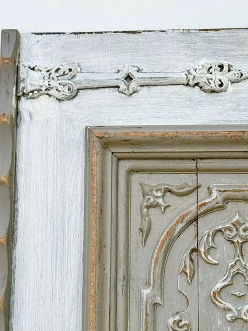 Décoration murale en bois sculpté