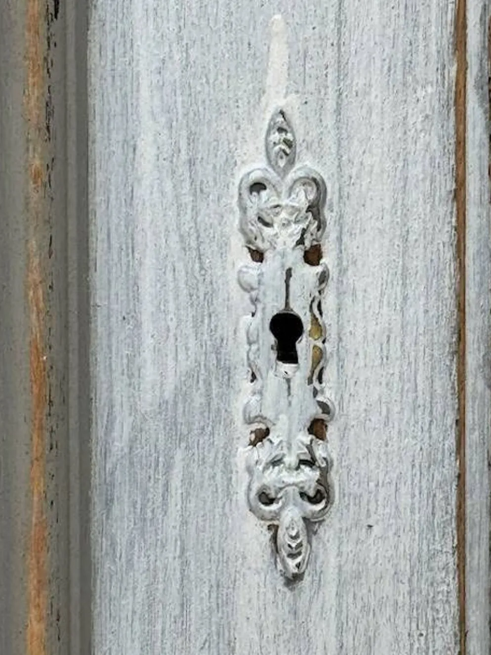 Décoration murale en bois sculpté