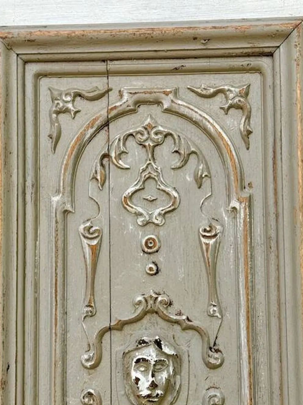 Décoration murale en bois sculpté