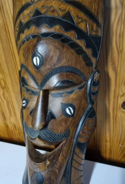 Décoration murale ou à poser grand masque africain en bois sculptés