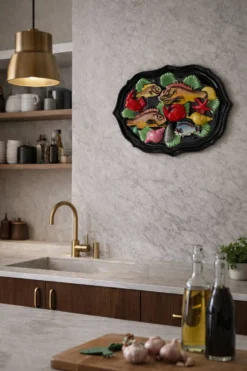 Décoration murale Vallauris en céramique polychrome, décor marin 1960