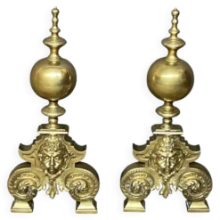 Décorations de cheminée de style Renaissance. Bronze massif.