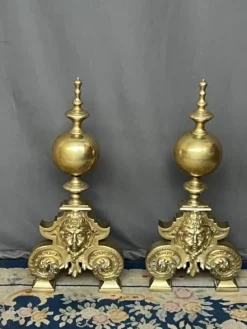 Décorations de cheminée de style Renaissance. Bronze massif.