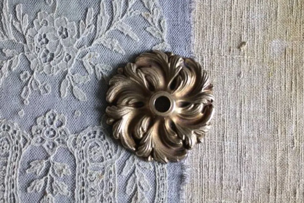 1 décor, cache en bronze