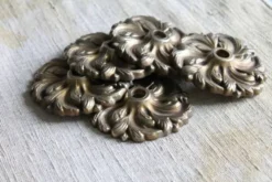 1 décor, cache en bronze