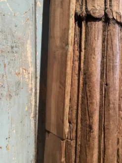 Demi colonne indienne en bois
