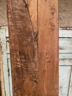 Demi colonne indienne en bois