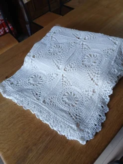 Dessus de lit ancien en crochet fait main