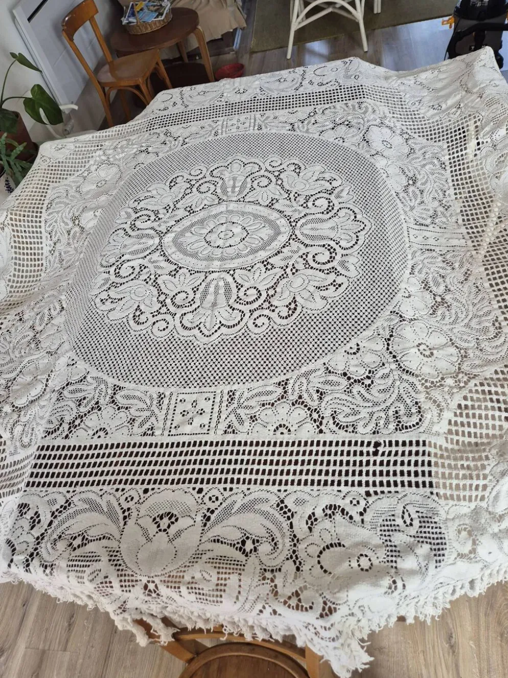 dessus de lit couverture vintage en crochet avec franges sur les bords