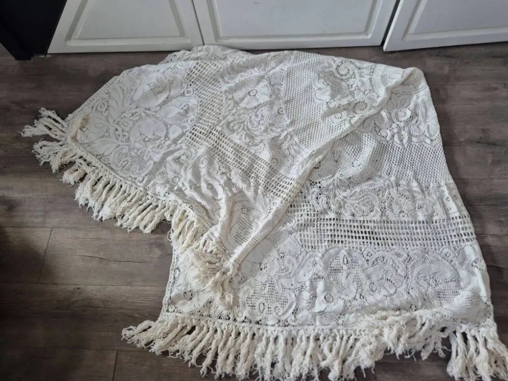 dessus de lit couverture vintage en crochet avec franges sur les bords