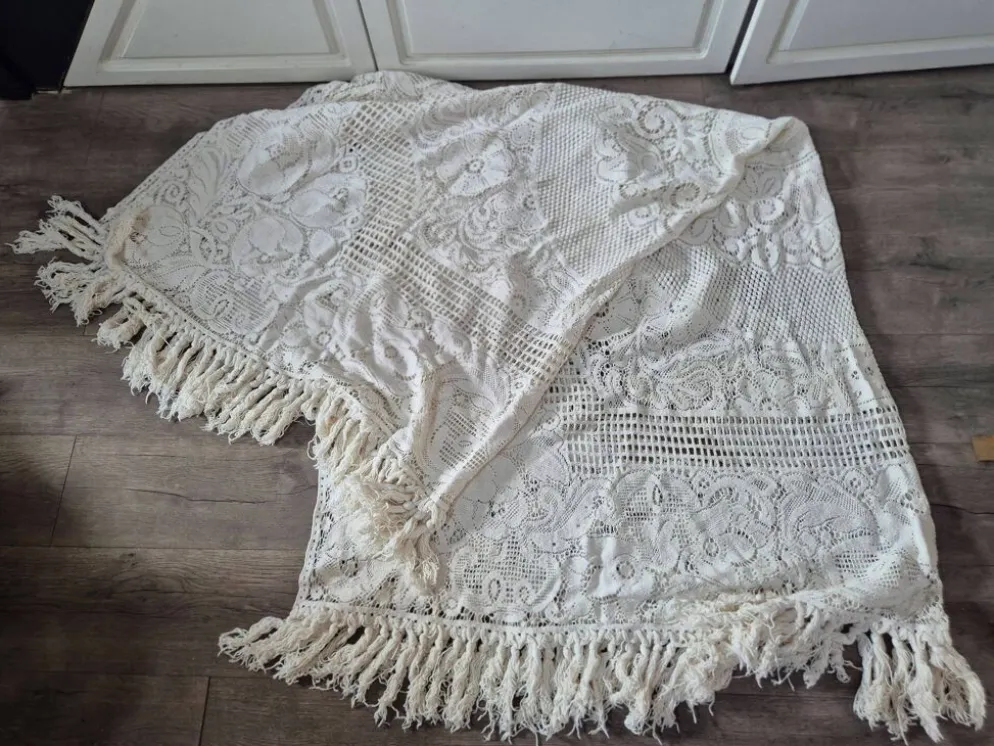 dessus de lit couverture vintage en crochet avec franges sur les bords
