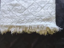 Dessus de lit en coton blanc , Ancien jeté de lit en crochet