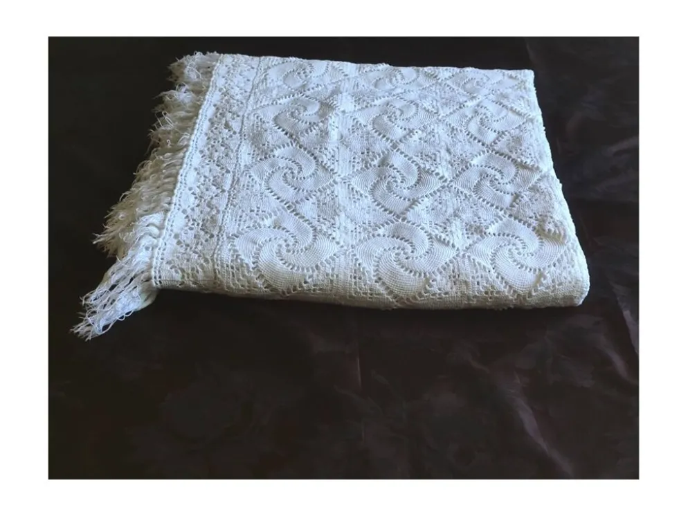 Dessus de lit en coton blanc , Ancien jeté de lit en crochet