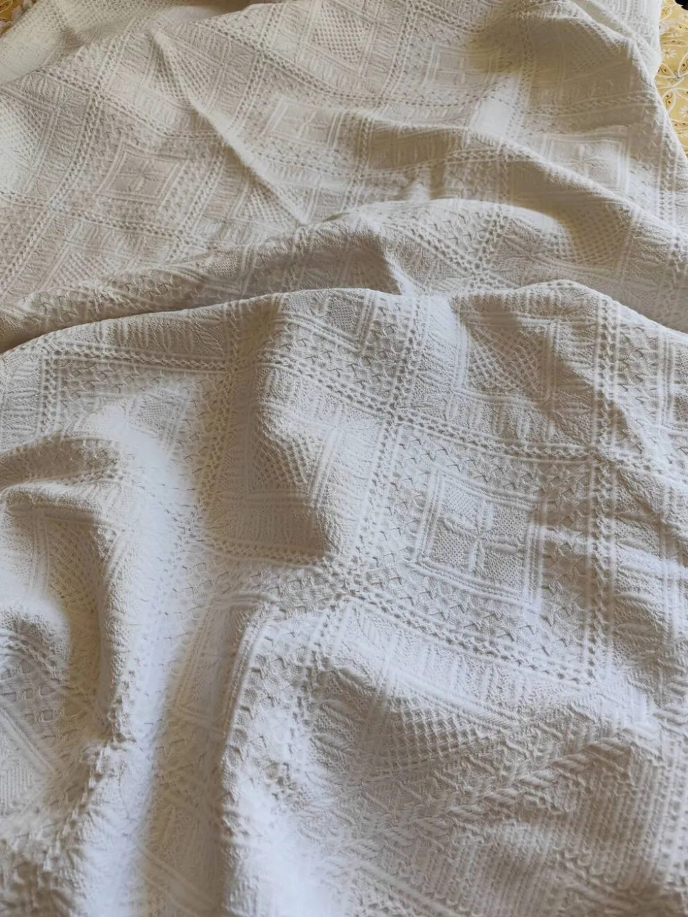 Dessus de lit en coton blanc , Ancien jeté de lit coton tissé