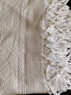 Dessus de lit en coton blanc , Ancien jeté de lit coton tissé