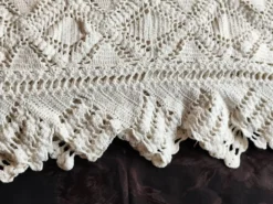 Dessus de lit en coton blanc - jeté de canapé aux motifs géométriques