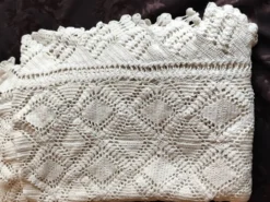 Dessus de lit en coton blanc - jeté de canapé aux motifs géométriques