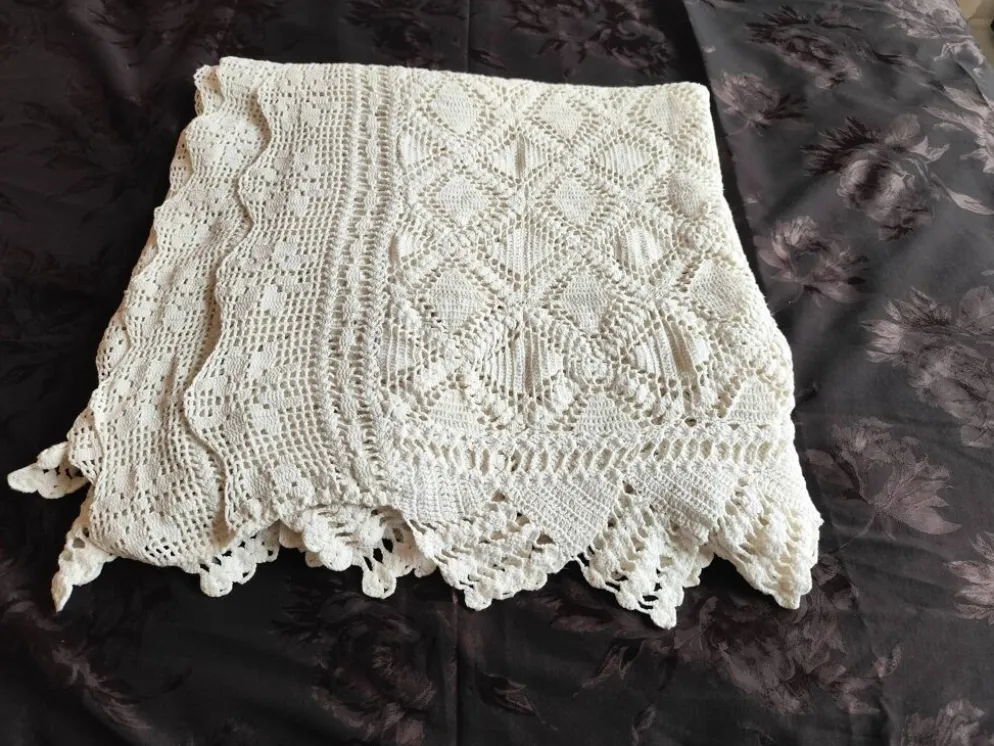 Dessus de lit en coton blanc - jeté de canapé aux motifs géométriques