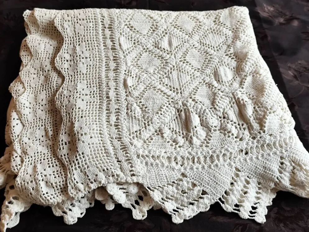 Dessus de lit en coton blanc - jeté de canapé aux motifs géométriques