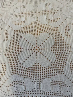 Dessus de lit / nappe / rideau ancien en crochet