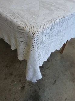 Dessus de lit / nappe / rideau ancien en crochet