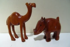 Deux animaux en bois