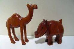 Deux animaux en bois