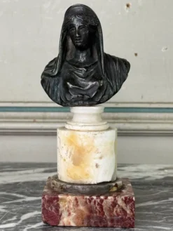 Deux bustes en bronze dans le goût de l’antique, XVIIIème siècle