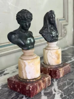 Deux bustes en bronze dans le goût de l’antique, XVIIIème siècle