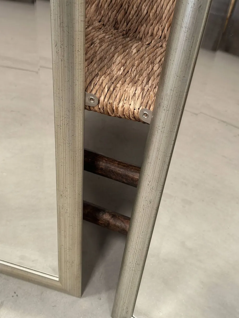 Deux Miroirs biseautés avec encadrement en finition effet or blanc vieilli