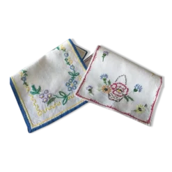 Deux napperons brodé main 30x20cm