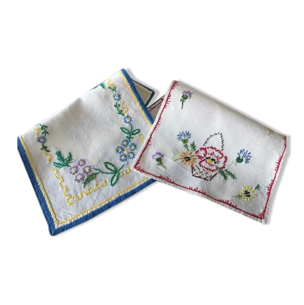 Deux napperons brodé main 30x20cm