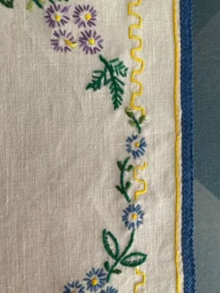 Deux napperons brodé main 30x20cm