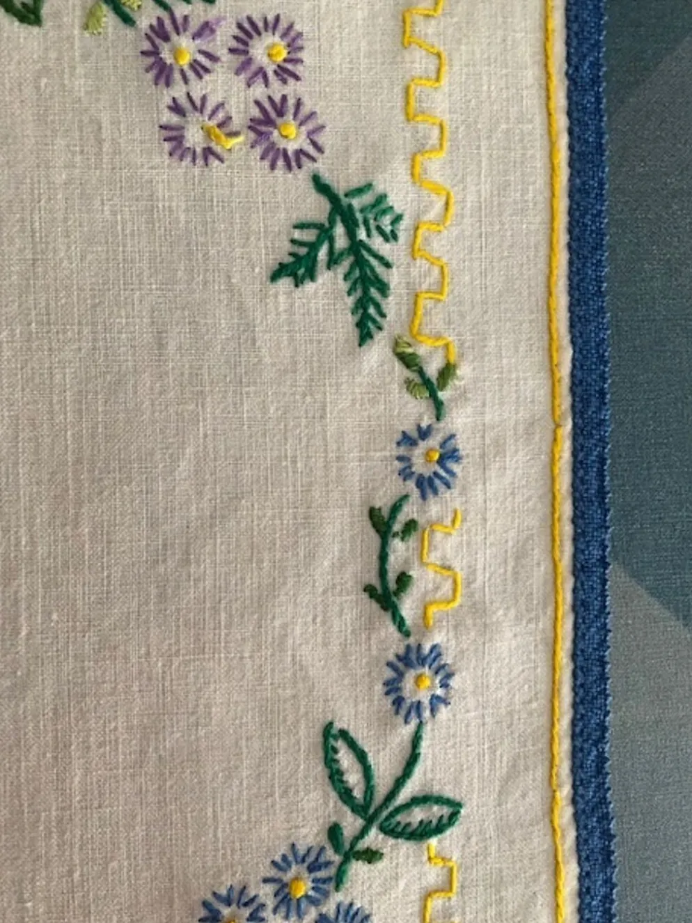 Deux napperons brodé main 30x20cm