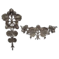 Deux ornements bronze mobilier décor floral début XXème
