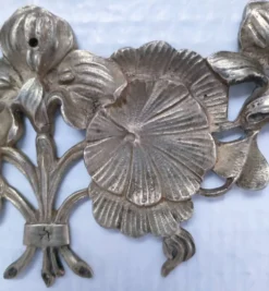 Deux ornements bronze mobilier décor floral début XXème