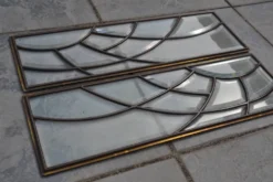 Deux vitraux en verre biseauté et laiton