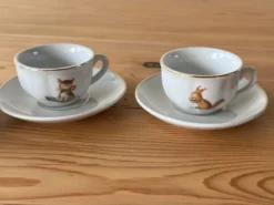 Dinette en faïence, 4 tasses et 4 sous-tasses