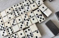 Dominos anciens