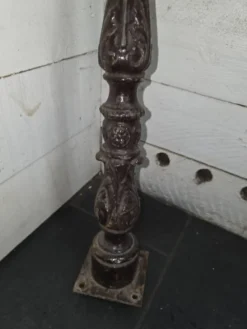 Départ d'escalier XIXè en fonte