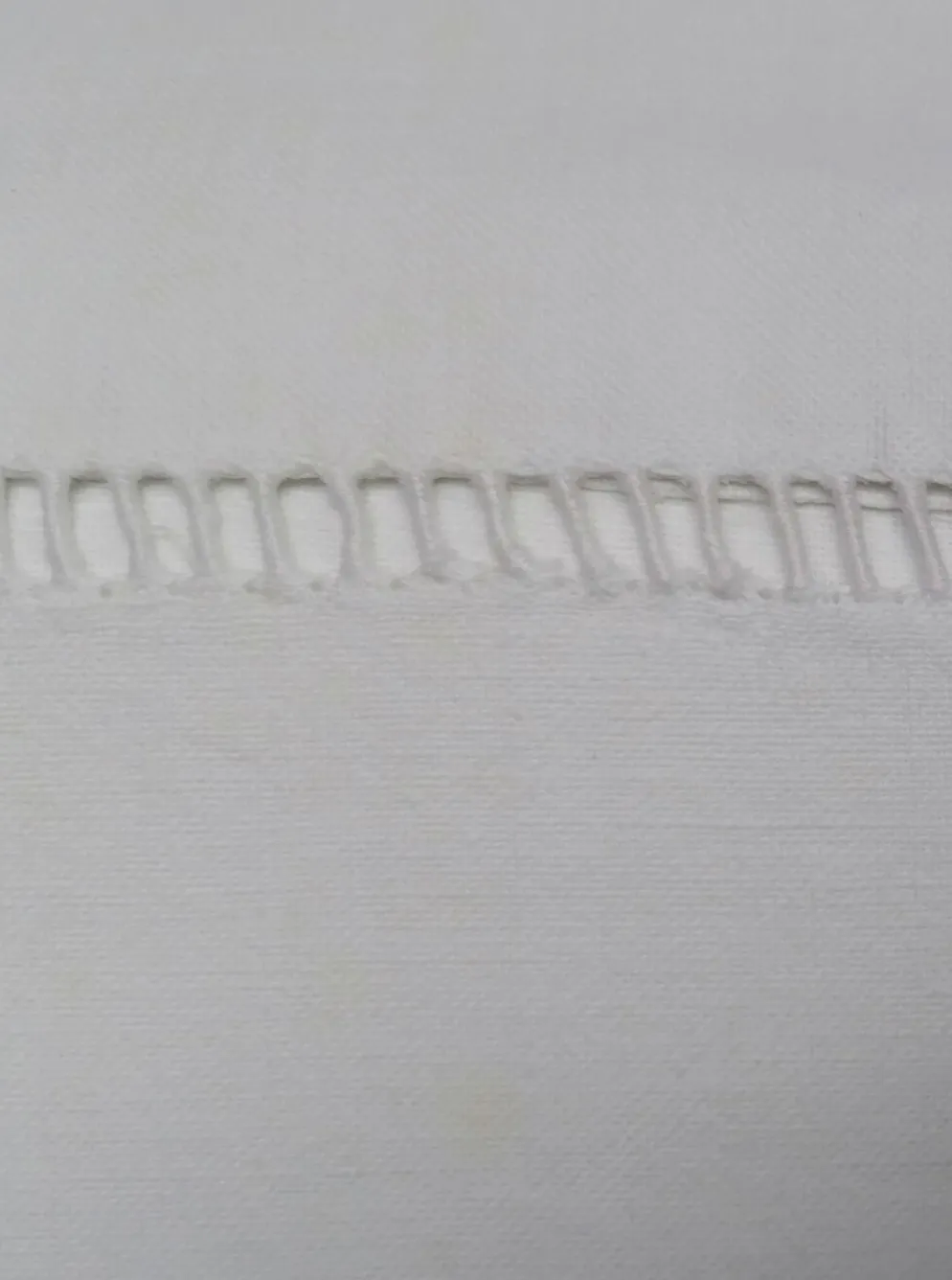 Drapé ancien brodé monogramme initiales D B
