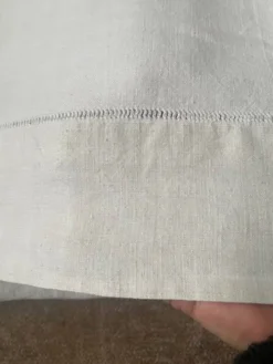 Drap ancien en lin monogramme VI