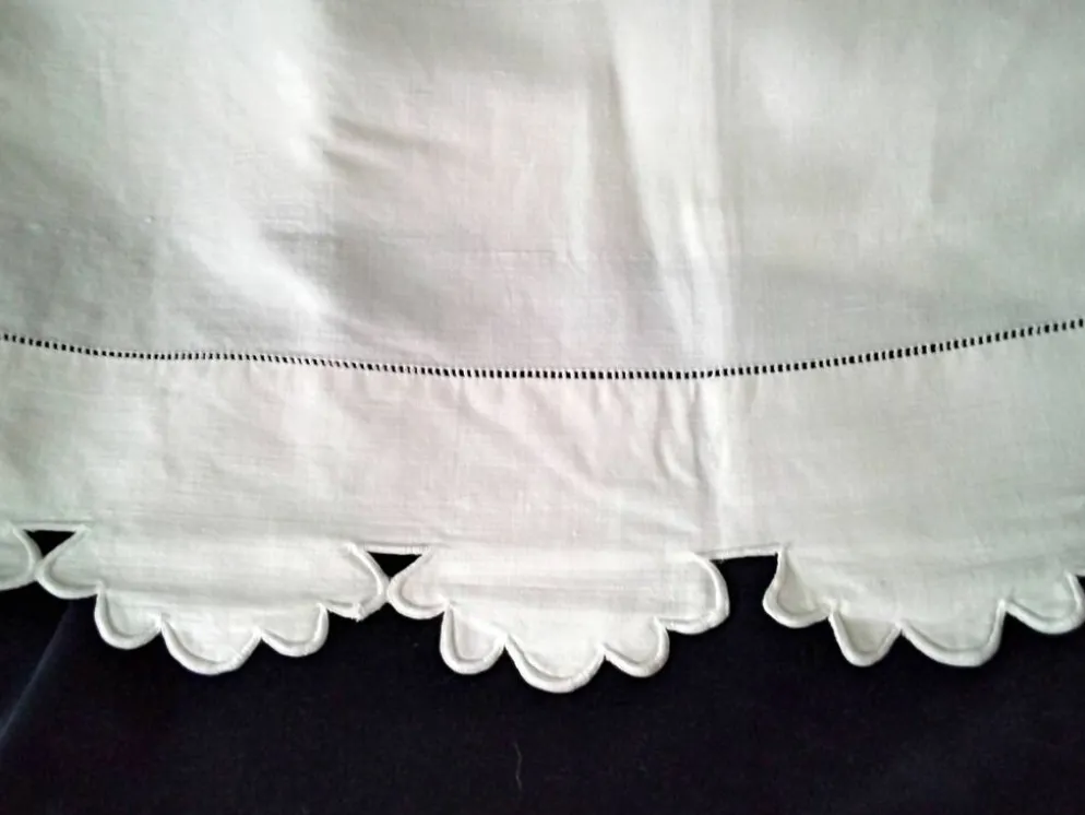 Drap ancien en lin monogrammé OT
