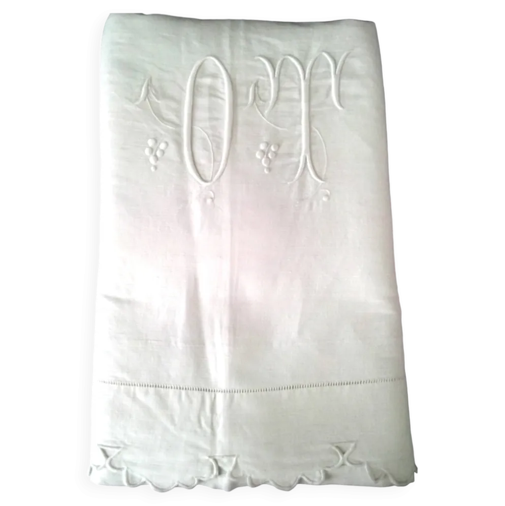 Drap ancien en lin monogrammé OT